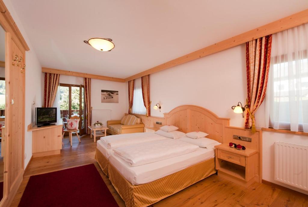 Hotel Digon St. Ulrich in Gröden Zimmer foto