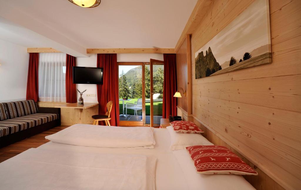 Hotel Digon St. Ulrich in Gröden Zimmer foto